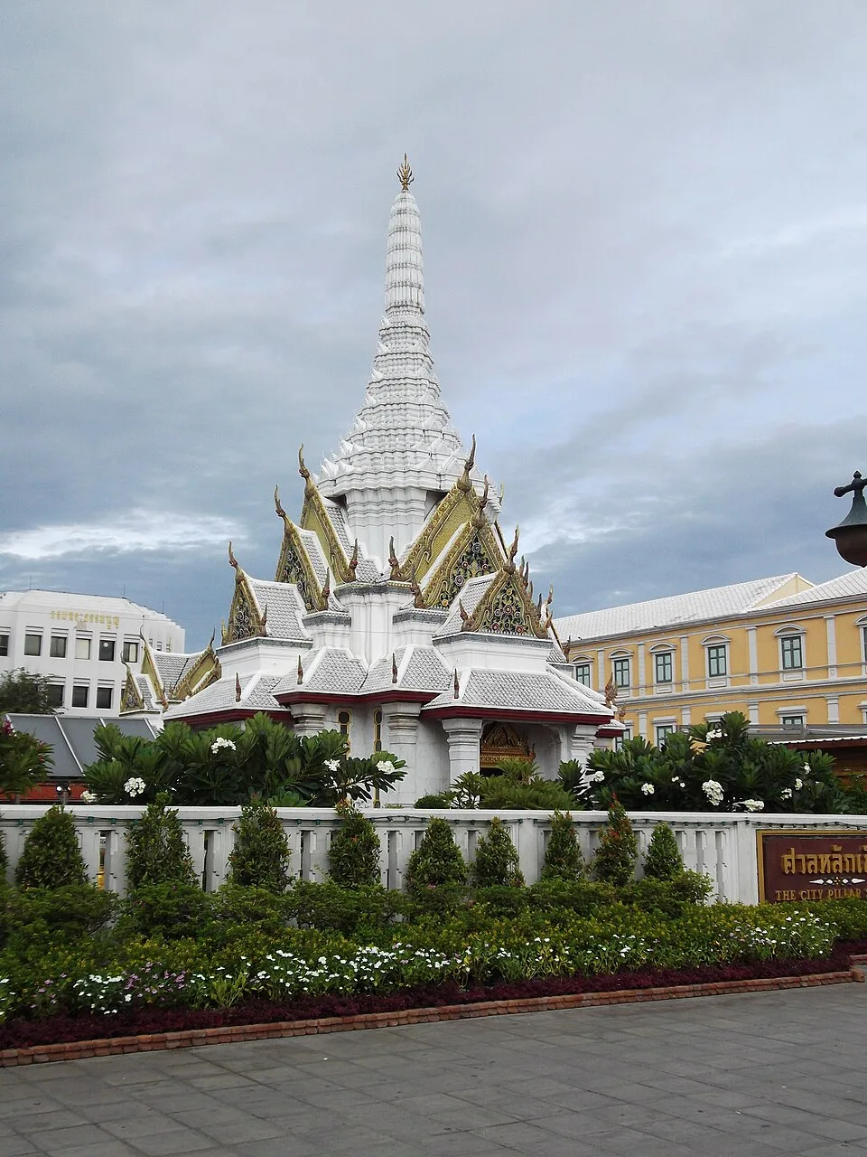 ศาลหลักเมืองกรุงเทพมหานคร · ภาพถ่าย พ.ศ. 2557 ไม่ใช่ภาพเหตุการณ์ตั้งเมือง